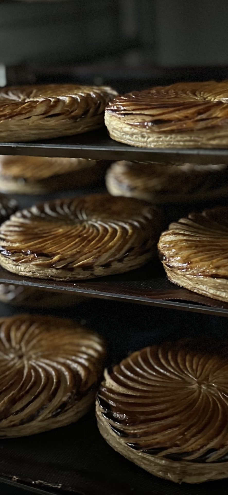 ガレット・デ・ロワ – パティスリーエメラ｜奈良市富雄のケーキ洋菓子